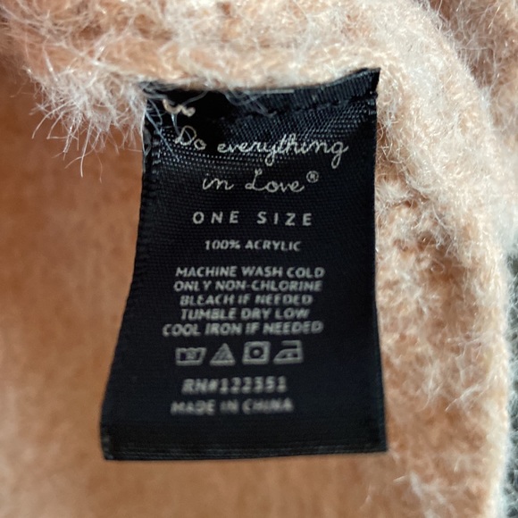 OS, light pink poncho - Picture 3 of 4